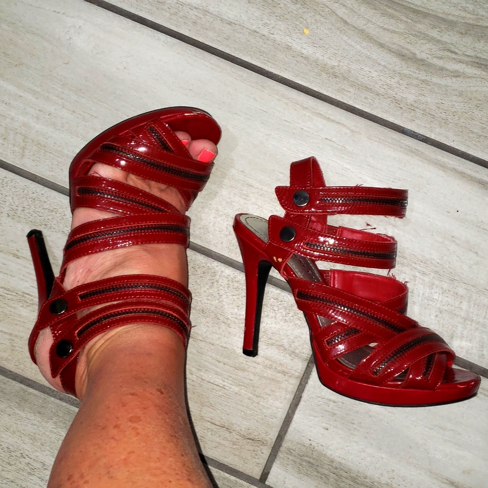 Gianni Binion zipper pumps